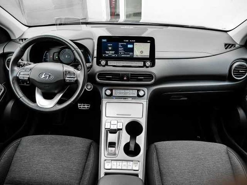 Hyundai KONA Style Elektro 2WD LED Navi Keyless HUD Rückfahrkam. Fernlichtass. PDCv+h LED-hin