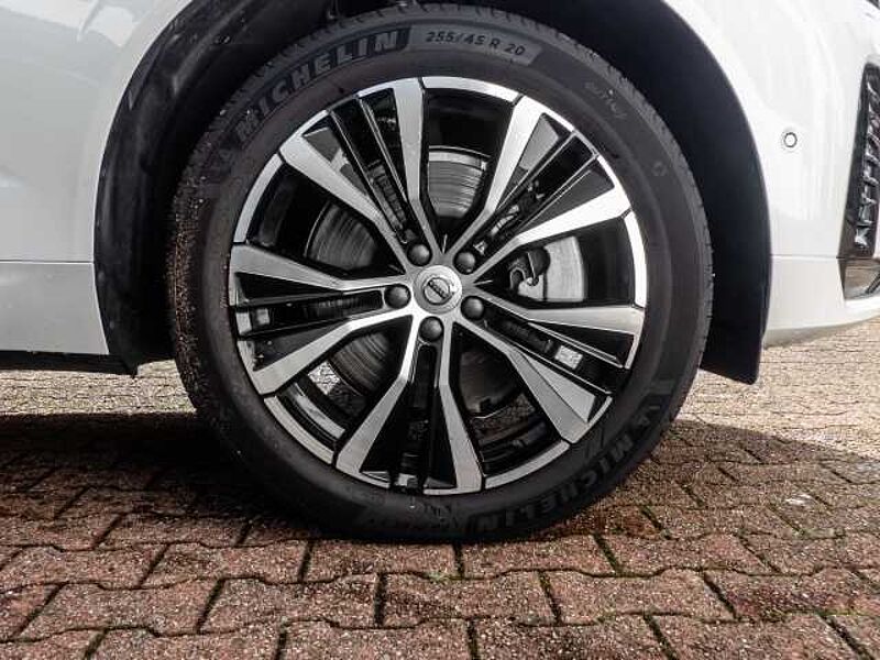 Volvo XC60 Plus Dark 2WD B4 Benzin EU6d StandHZG Leder digitales Cockpit Memory Sitze Sound