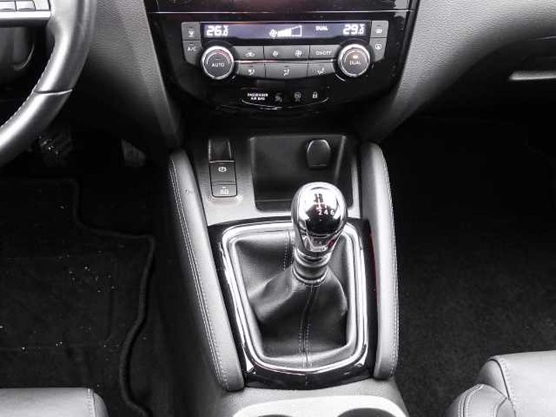 Nissan Qashqai Tekna 1.3 DIG-T EU6d-T Navi LED Kurvenlicht ACC Mehrzonenklima 2-Zonen-Klimaauto